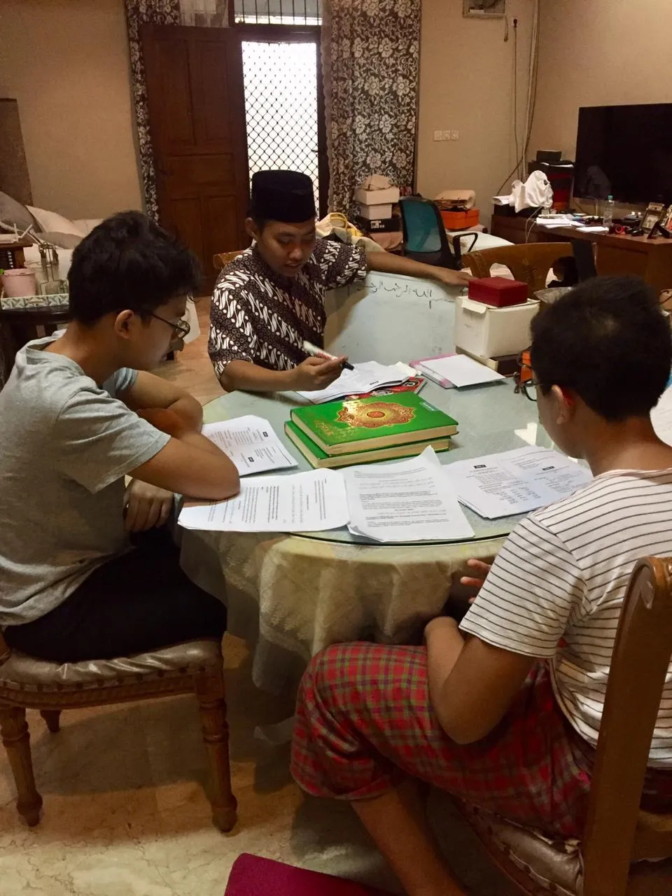 Kak Ilham dan siswa Rashad & Kenzie